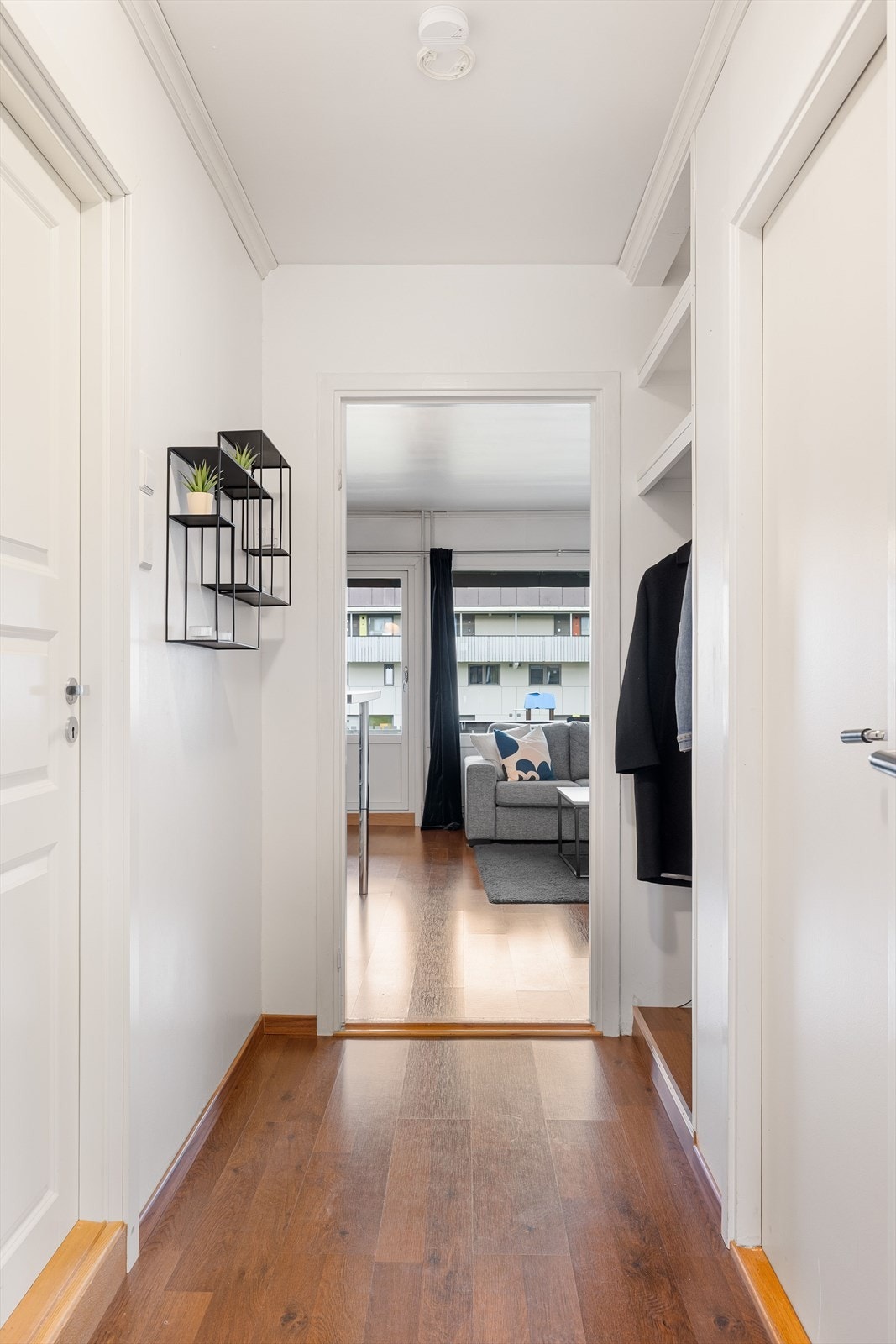 Her har du badet på venstre side og soverommet på høyre side. Galleribilde