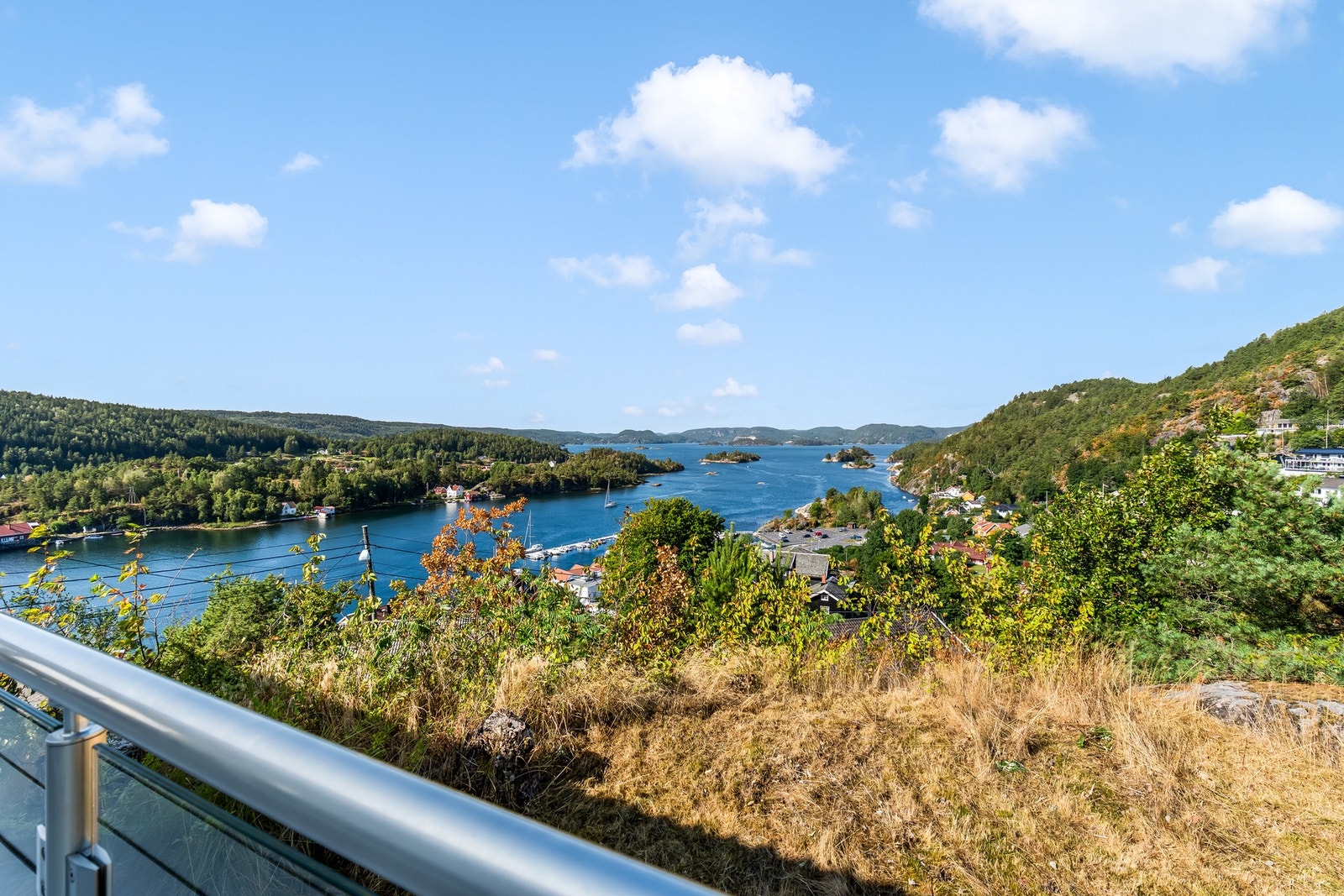 Flott utsikt utover skjærgården og gode solforhold! Galleribilde