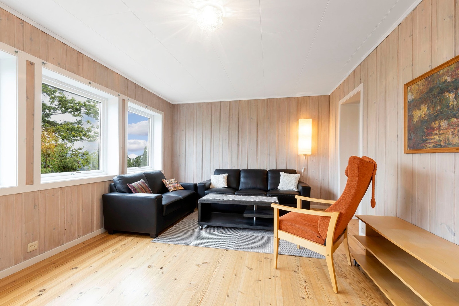 I underetasjen har du en kjellerstue, med god plass til ønsket møblering. Galleribilde