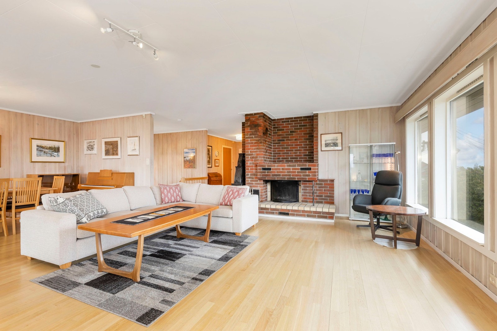 Her kan du enkelt innrede med både sofagruppe, spisebord og eventuelt en lesekrok. Galleribilde