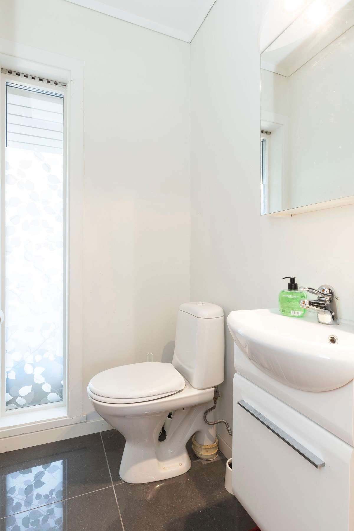 Også et toalettrom i 1.etasje. Galleribilde