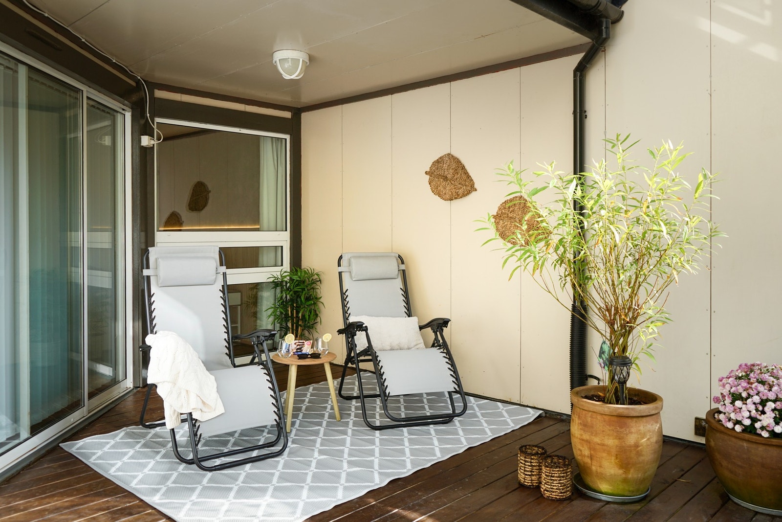 Terrassen er på hele 34 m² med sol fra ca. 12-20 på sommerstid. Galleribilde