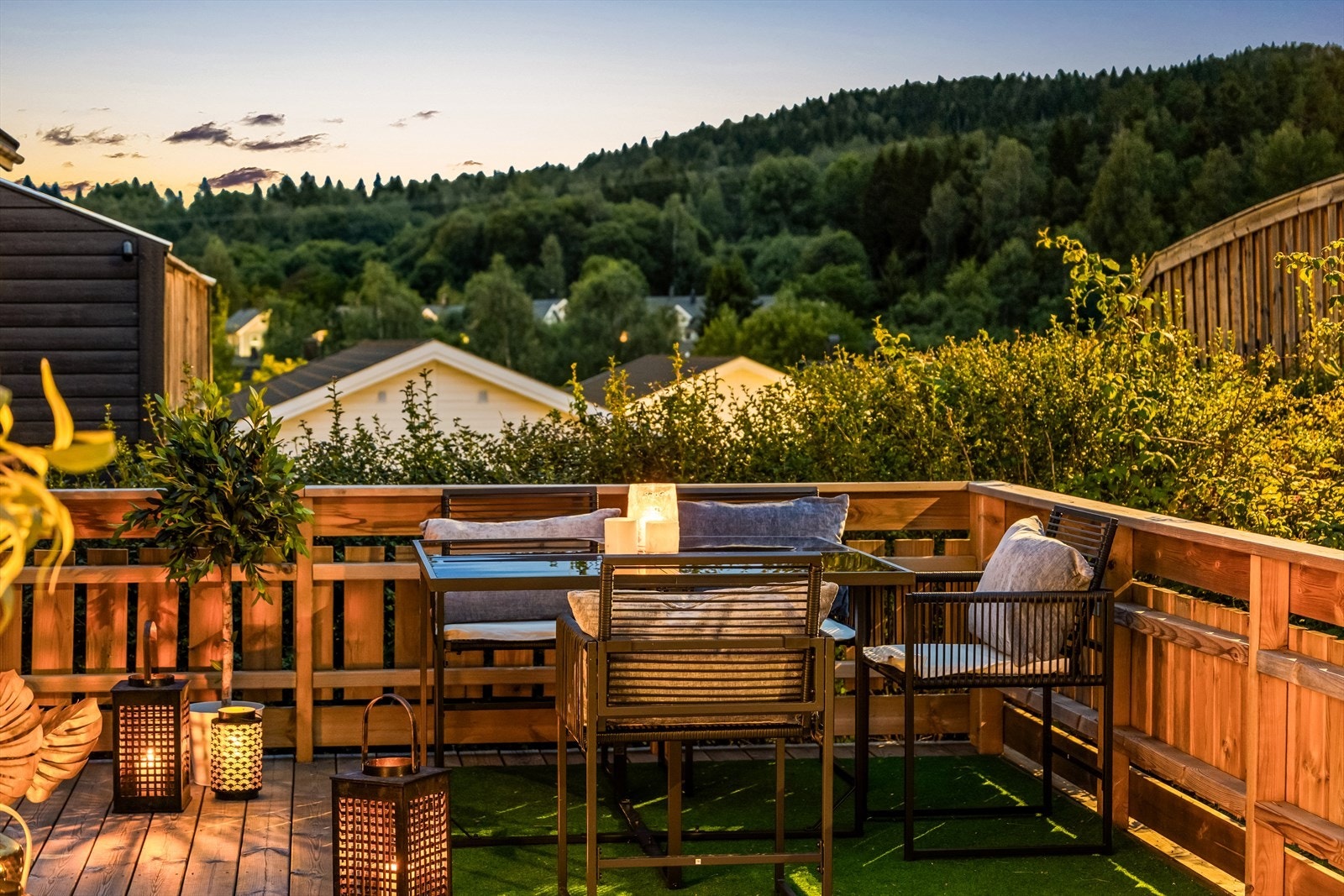 Kveldshygge på terrassen. Galleribilde