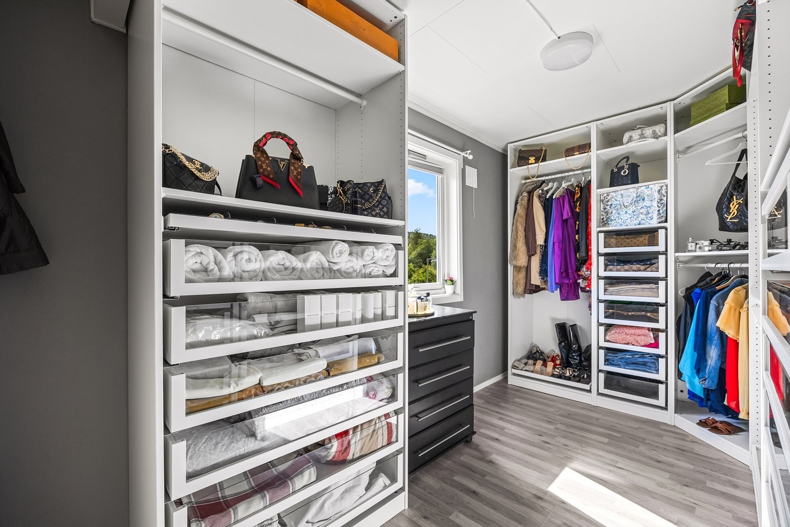 Soverom III er i dag gjort om til et walk-in closet. Galleribilde