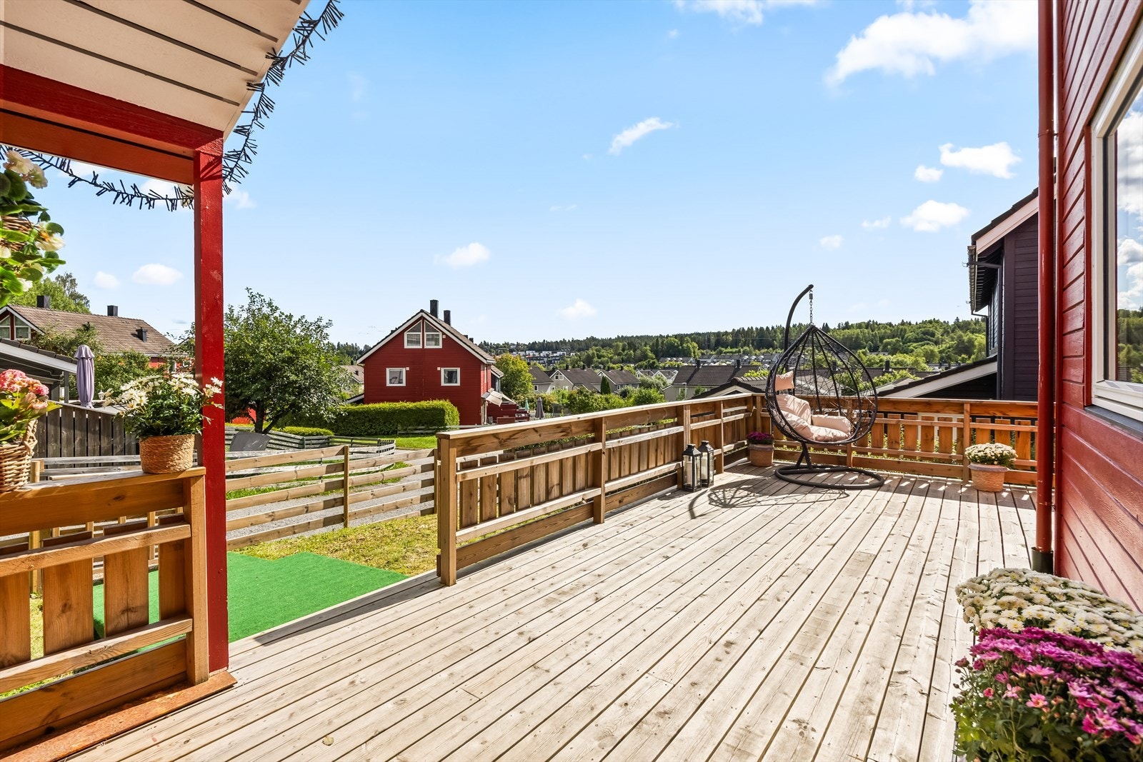 Boligen ligger fint til i et familievennlig og populært boområde i Munkebekken. Galleribilde