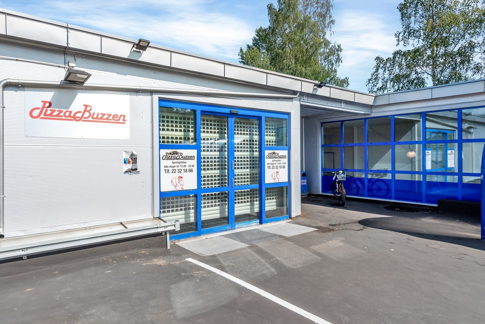 Like ved Bakås skole så har du også PizzaBuzzen, som tilbyr en stor variasjon av italienske pizzaer. Galleribilde