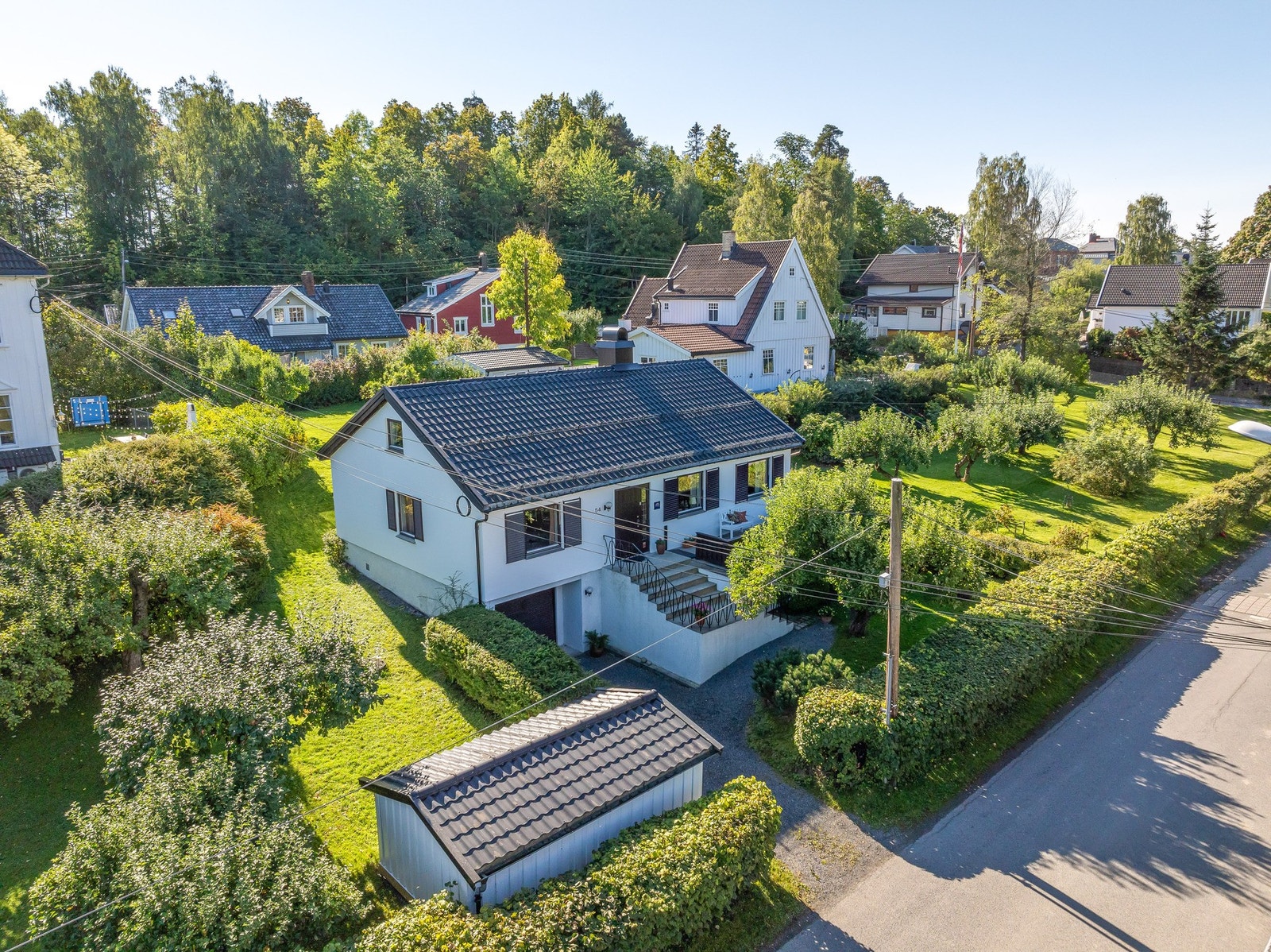 Velkommen til Nordraaks vei 54B presentert av Mona Zomlot v/EIE eiendomsmegling avdeling Sandvika Galleribilde