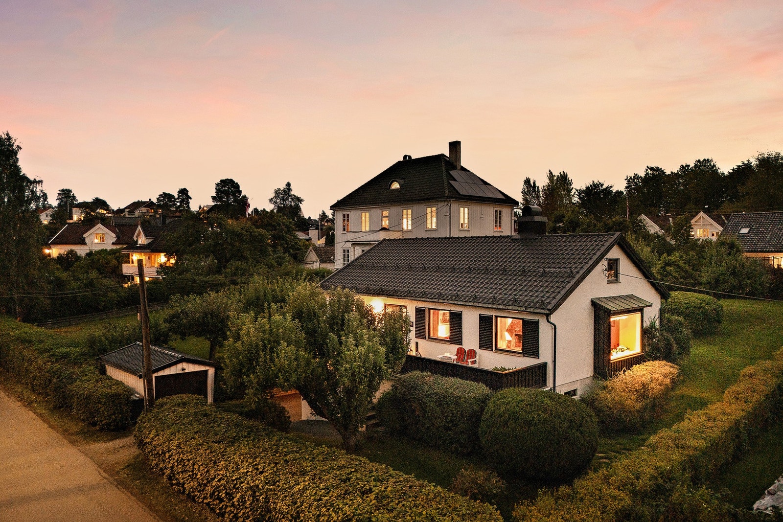 Dette er en romslig enebolig som strekker seg over 3 plan med mange muligheter! Galleribilde