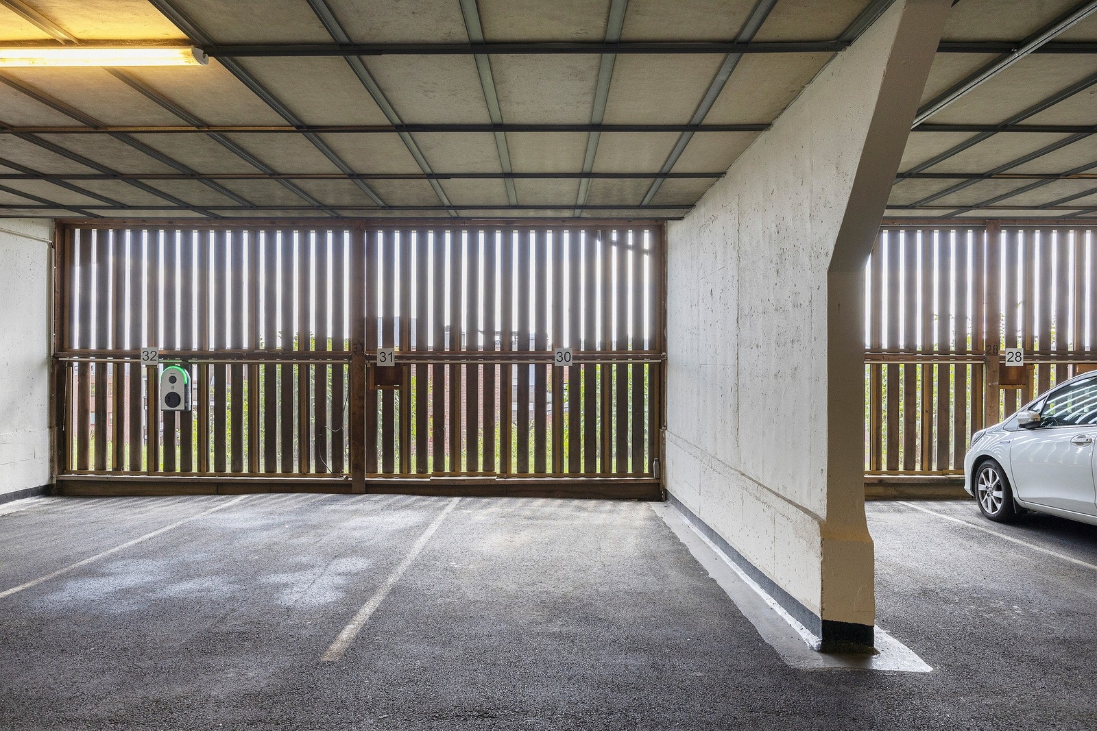 Leiligheten disponerer parkeringsplass i felles parkeringsanlegg Galleribilde