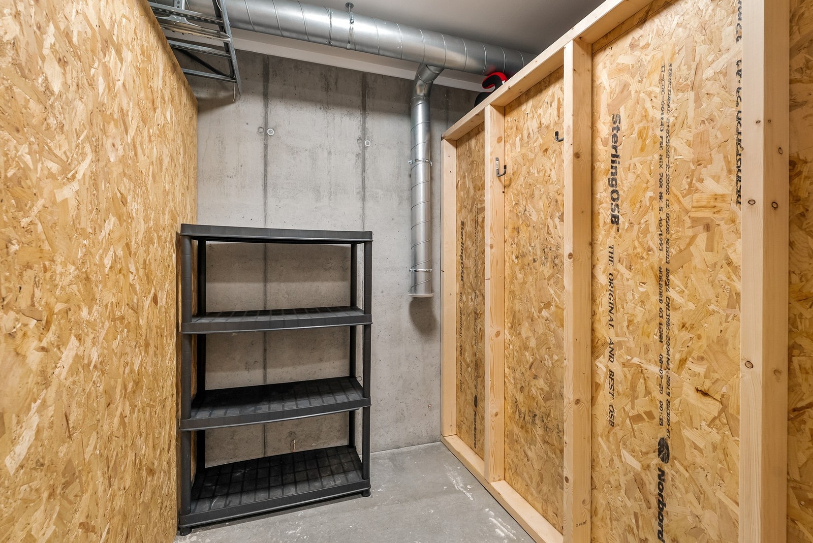 Praktisk sportsbod i et av nabobyggene. Sameiet har også en stor felles bod. Galleribilde