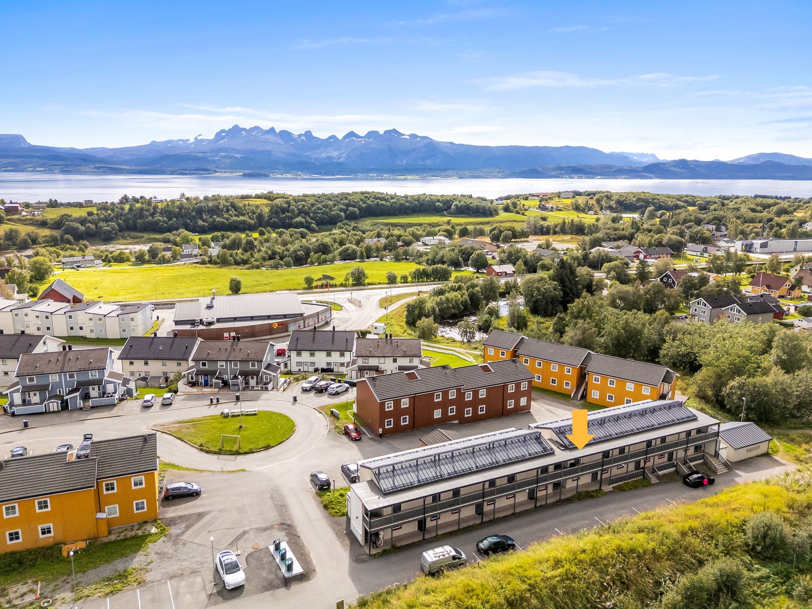 Rolig og fin beliggenhet på Støver med nærhet til universitetet, dagligvare, bussholdeplass m.m. Galleribilde