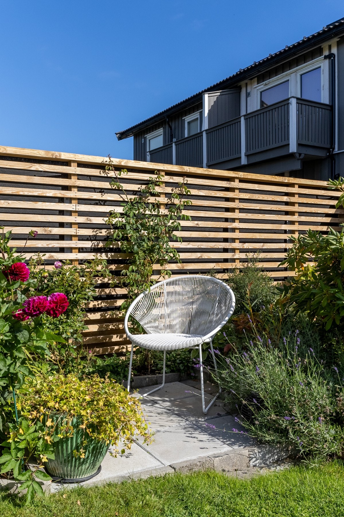 En hyggelig krok hvor du kan nyte hagen. Galleribilde