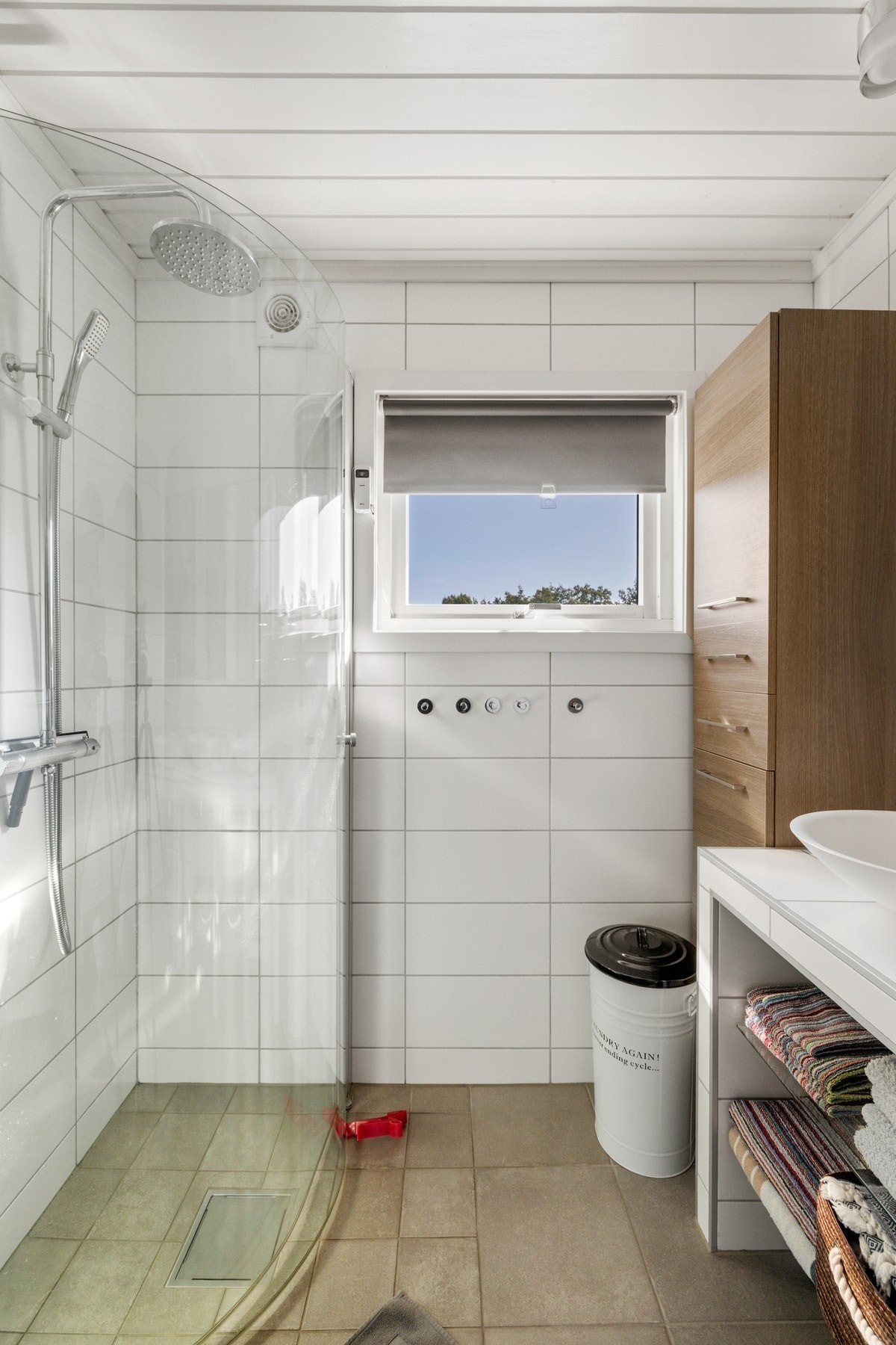 Det er separat dusj og toalett. Dette fungerer særs praktisk i hverdagen. Galleribilde