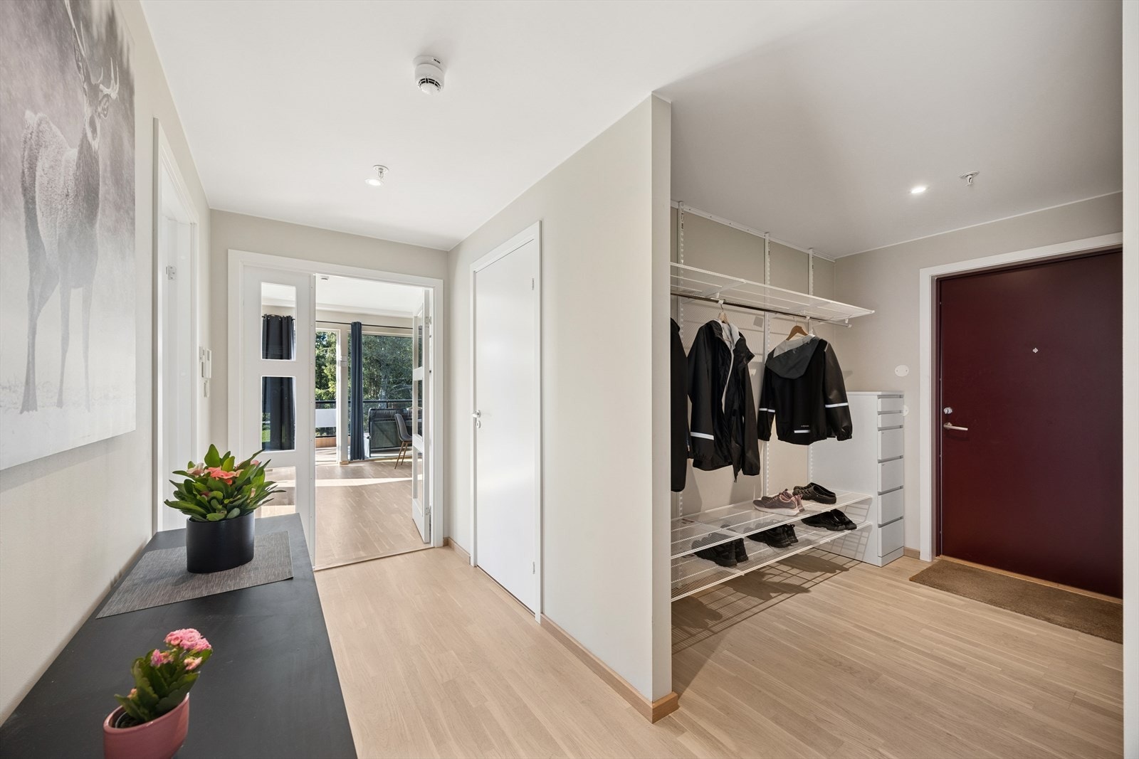 Lys og romslig gang Galleribilde