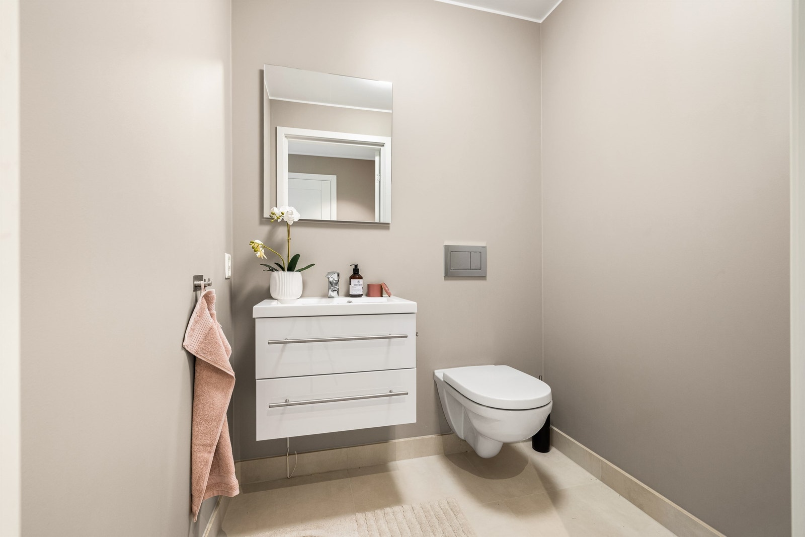 Praktisk separat toalettrom. Galleribilde