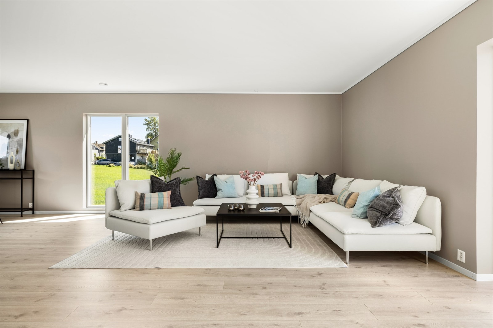 Stuens romløsning gir plass til stor salong. Galleribilde