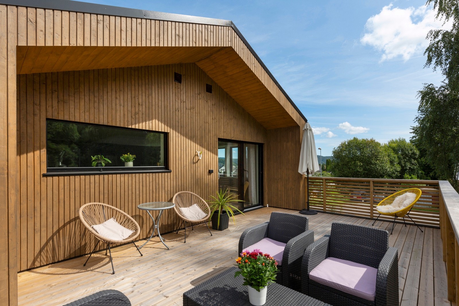 Hyggelig terrasse i boligens 2. etg. Galleribilde