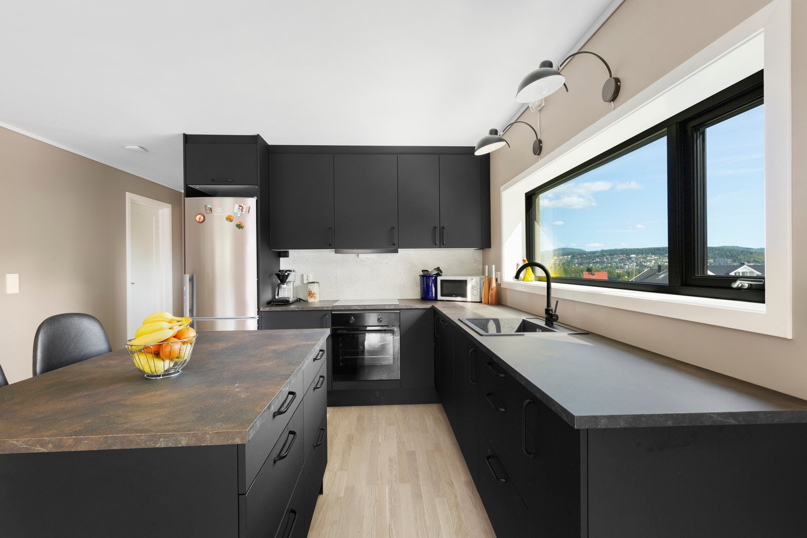 God benkeplass for matlaging og i tillegg god utsikt! Galleribilde