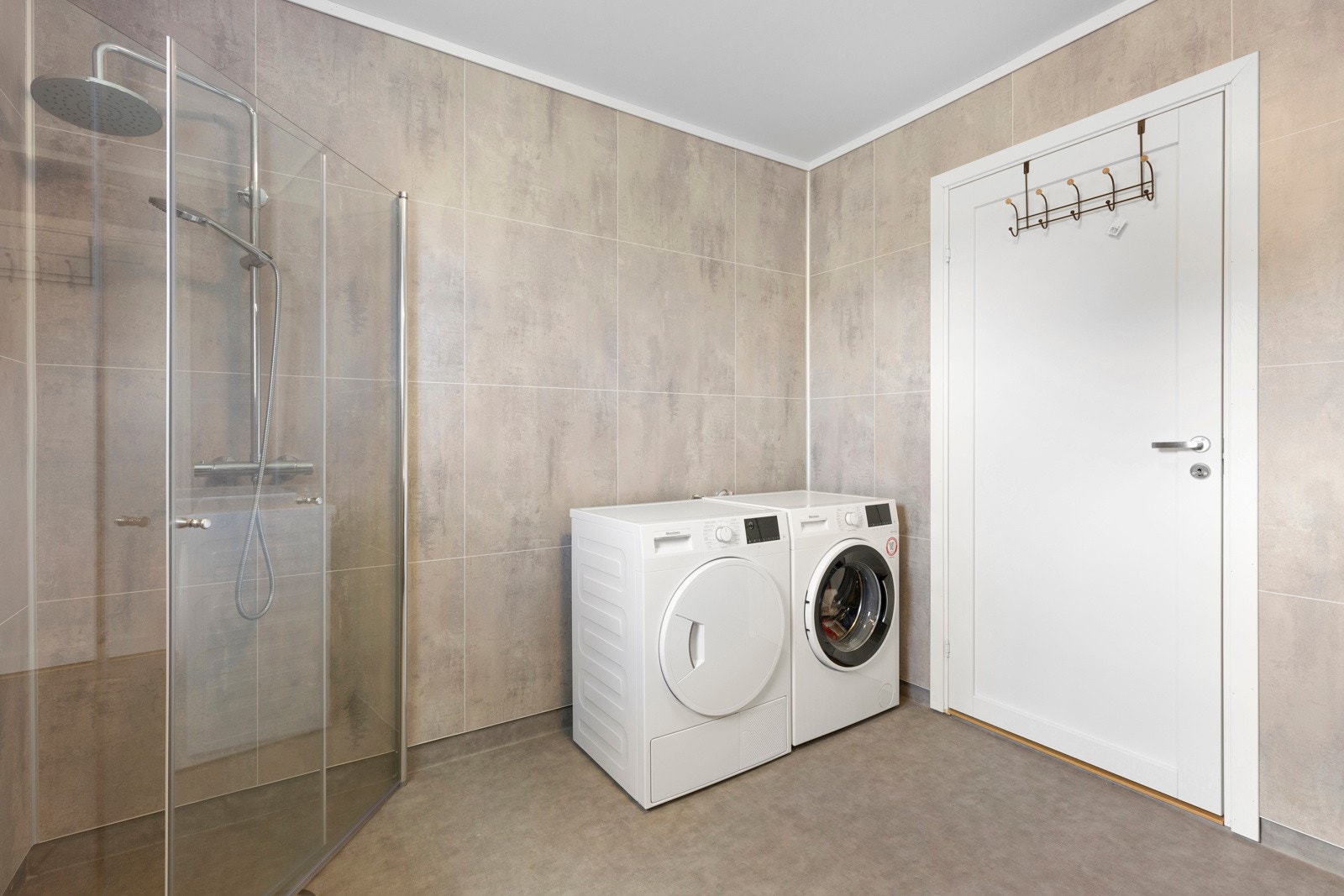 Badrom som også fungerer som vaskerom. Galleribilde