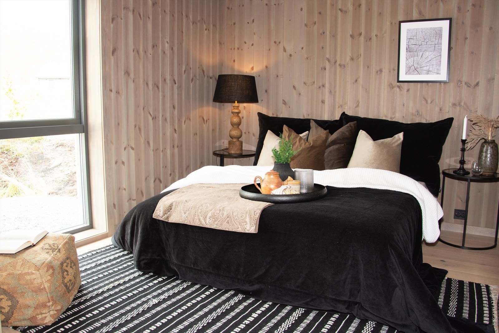 Hovedplanet har tre soverom, alle med plass til dobbeltseng og eventuell garderobeløsning. Galleribilde