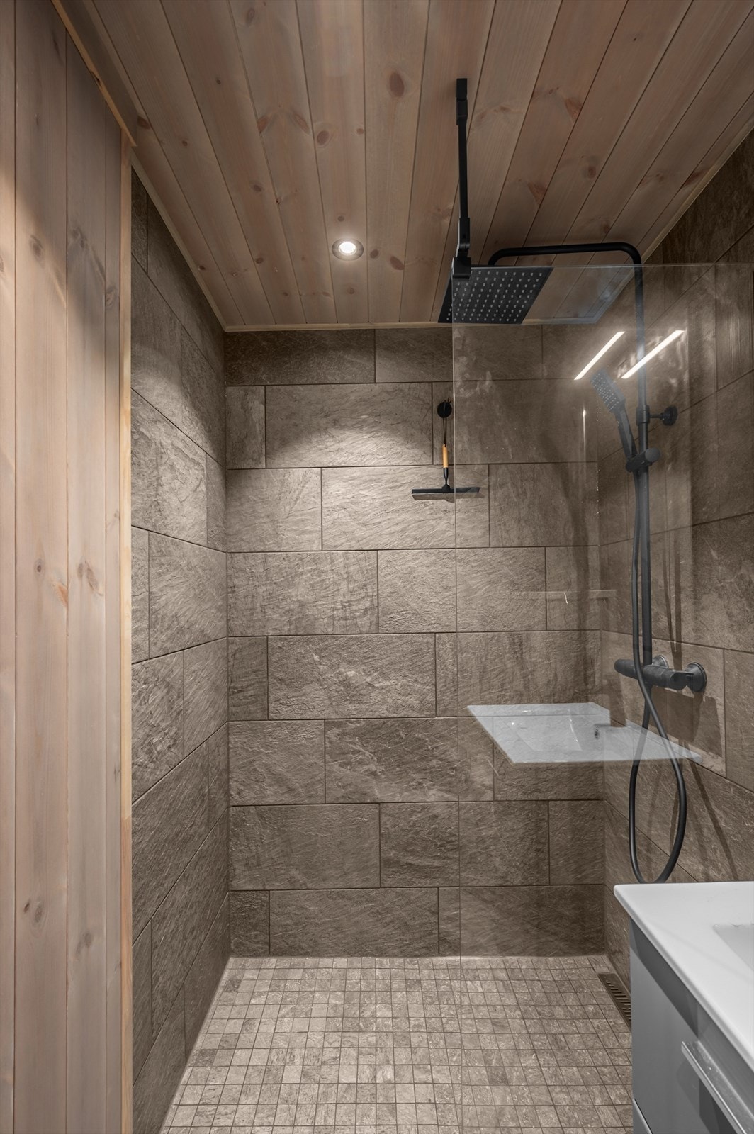 Stor dusjnisje på bad 2. Galleribilde