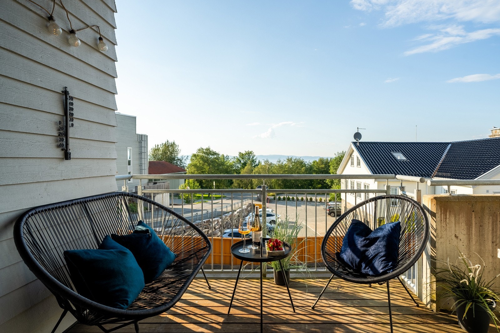 Leiligheten kan blant annet by på en praktisk planløsning, parkering i carport og en nordvendt balkong med kveldssol. Galleribilde