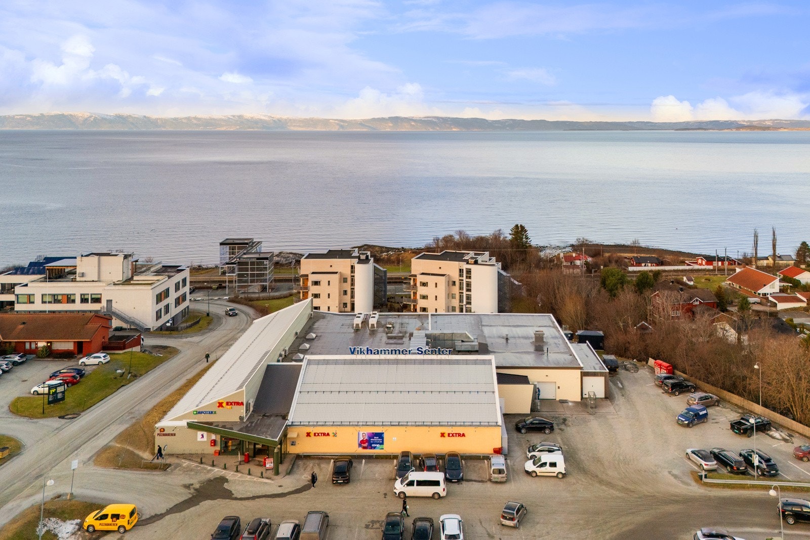 På Vikhammersenteret ligger både Coop Extra, Apotek 1 og Pizzabakeren. Galleribilde
