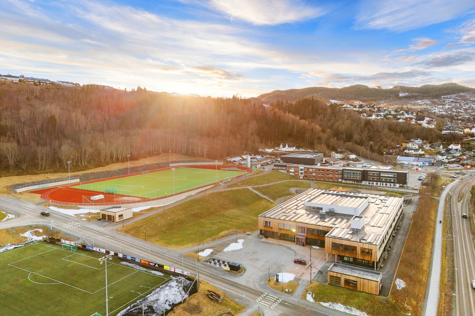 Ved skolene ligger også Malvikhallen og Viksletta stadion. Galleribilde