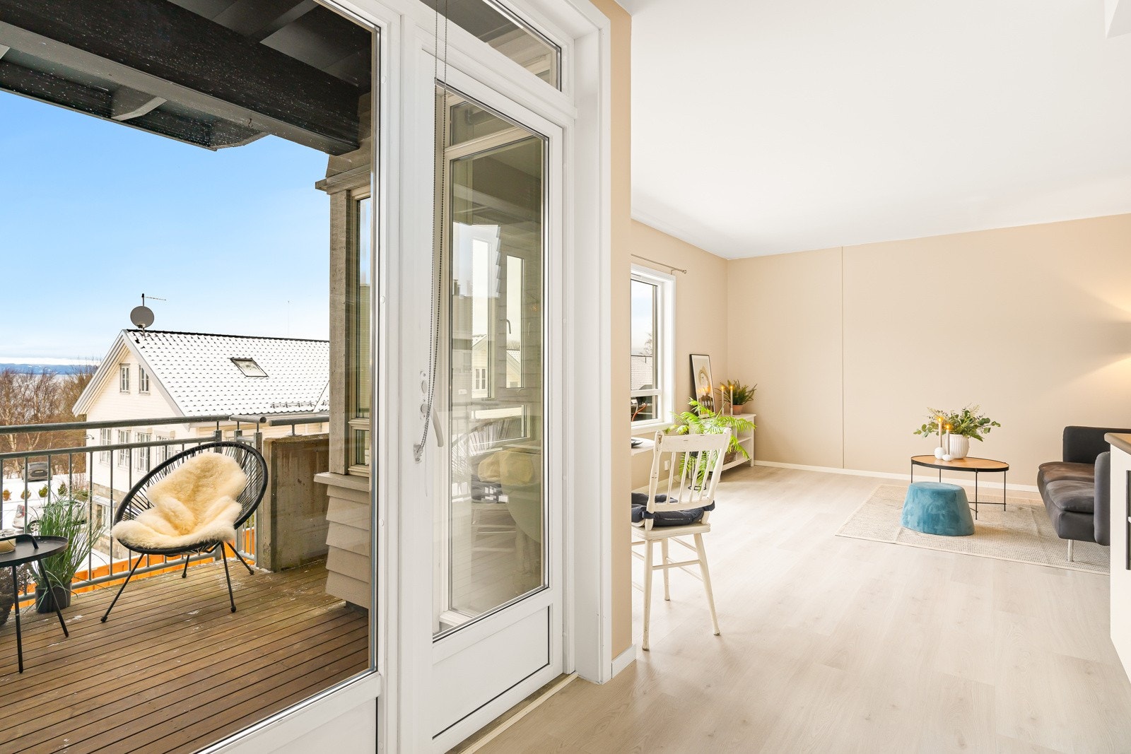 Fra stuen er det adkomst til en nordvendt balkong med kveldssol. Galleribilde