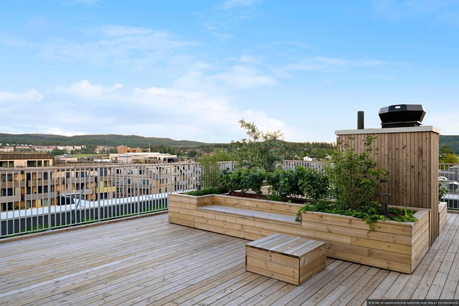 I tillegg til takterrassen kan også beboerne benytte Tunhuset. Dette kan leies til sosiale sammenkomster. Galleribilde