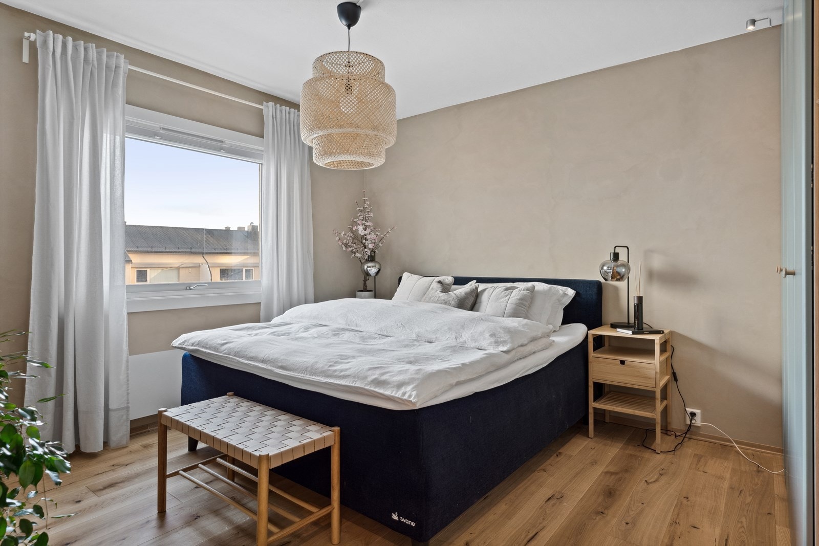 Leiligheten har 2 stk. lune- og gode soverom på hhv. ca. 13,1 og 9,7 m². Galleribilde