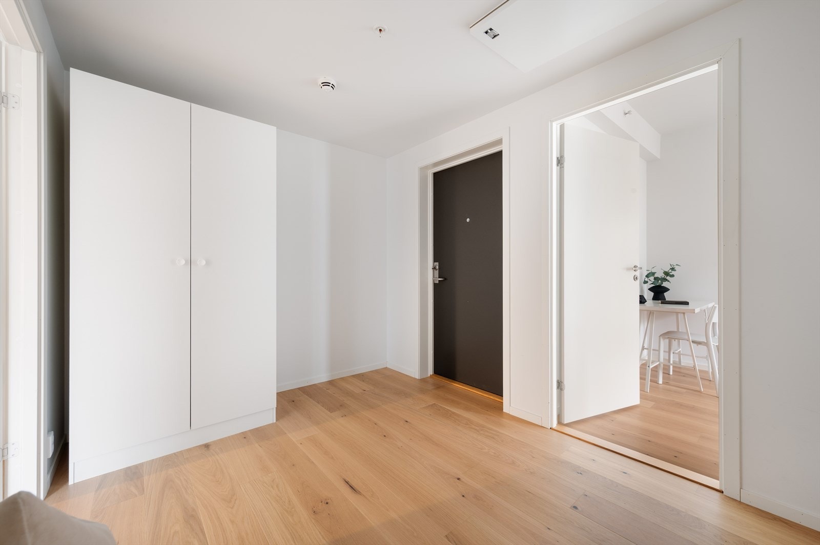 - Velkommen inn! Husk visningspåmelding - Galleribilde