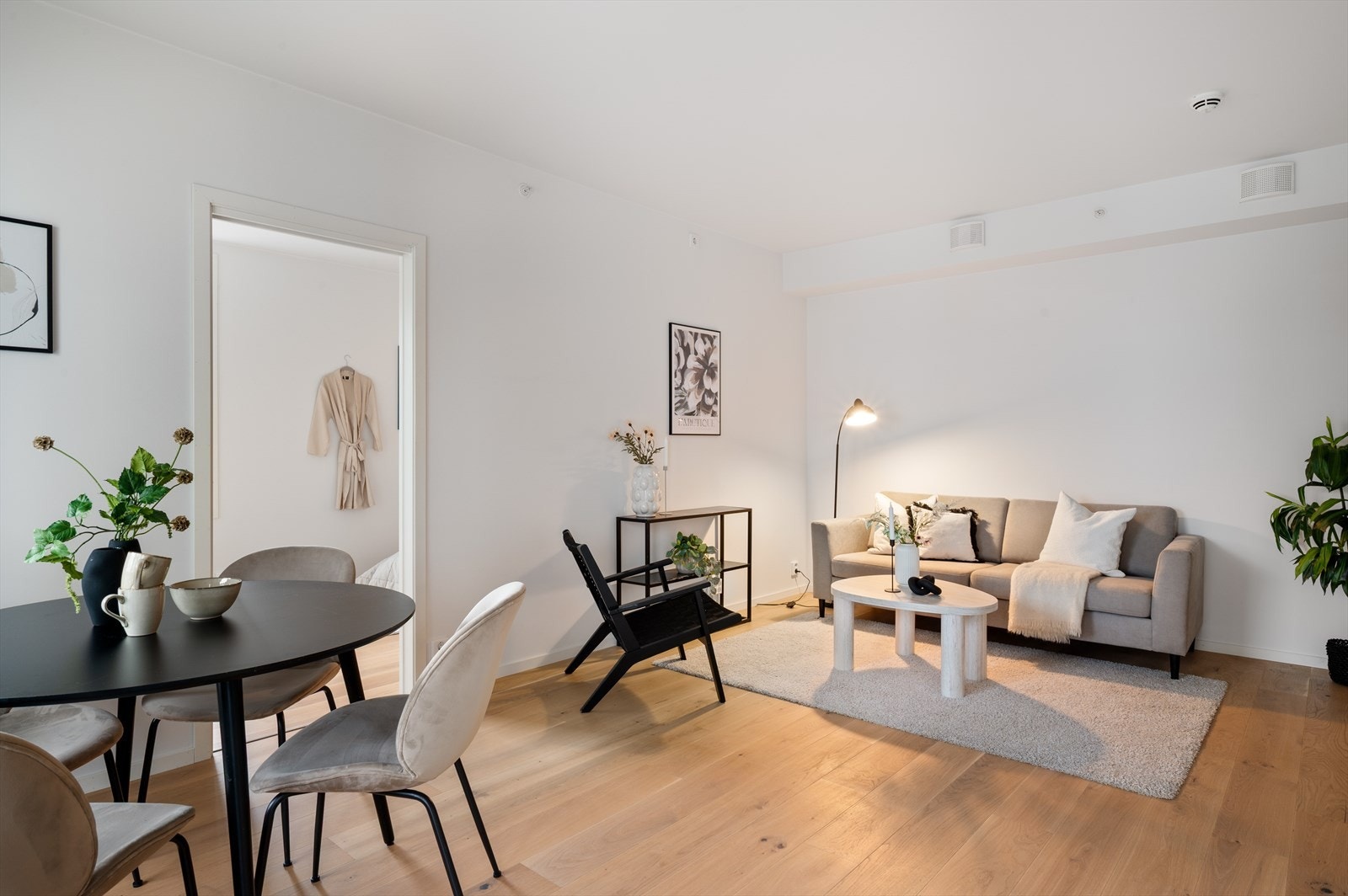 - Stue og kjøkken måler 23,7 m² - Galleribilde