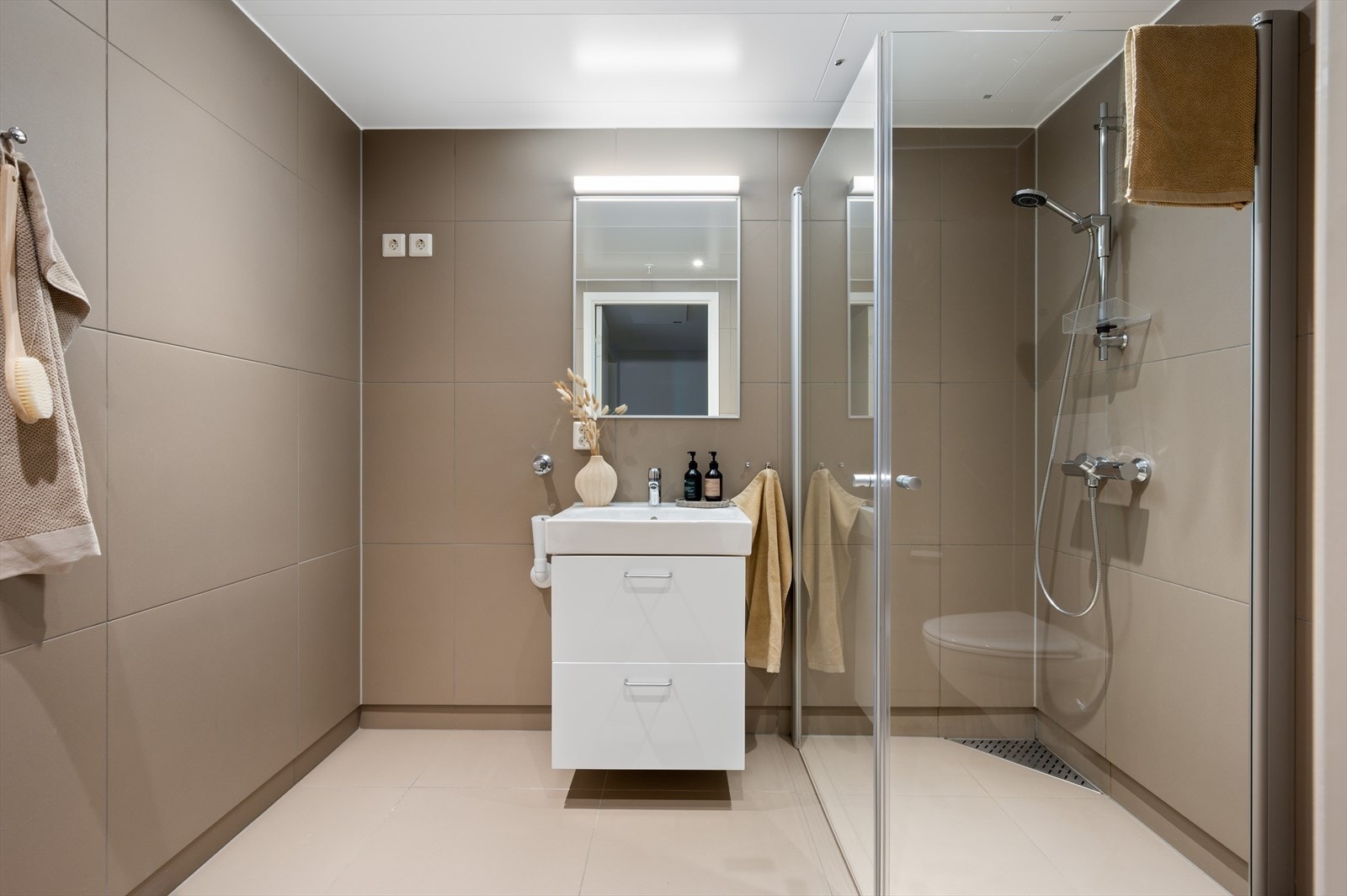 - Stilrent bad på 4,8 m² - Galleribilde