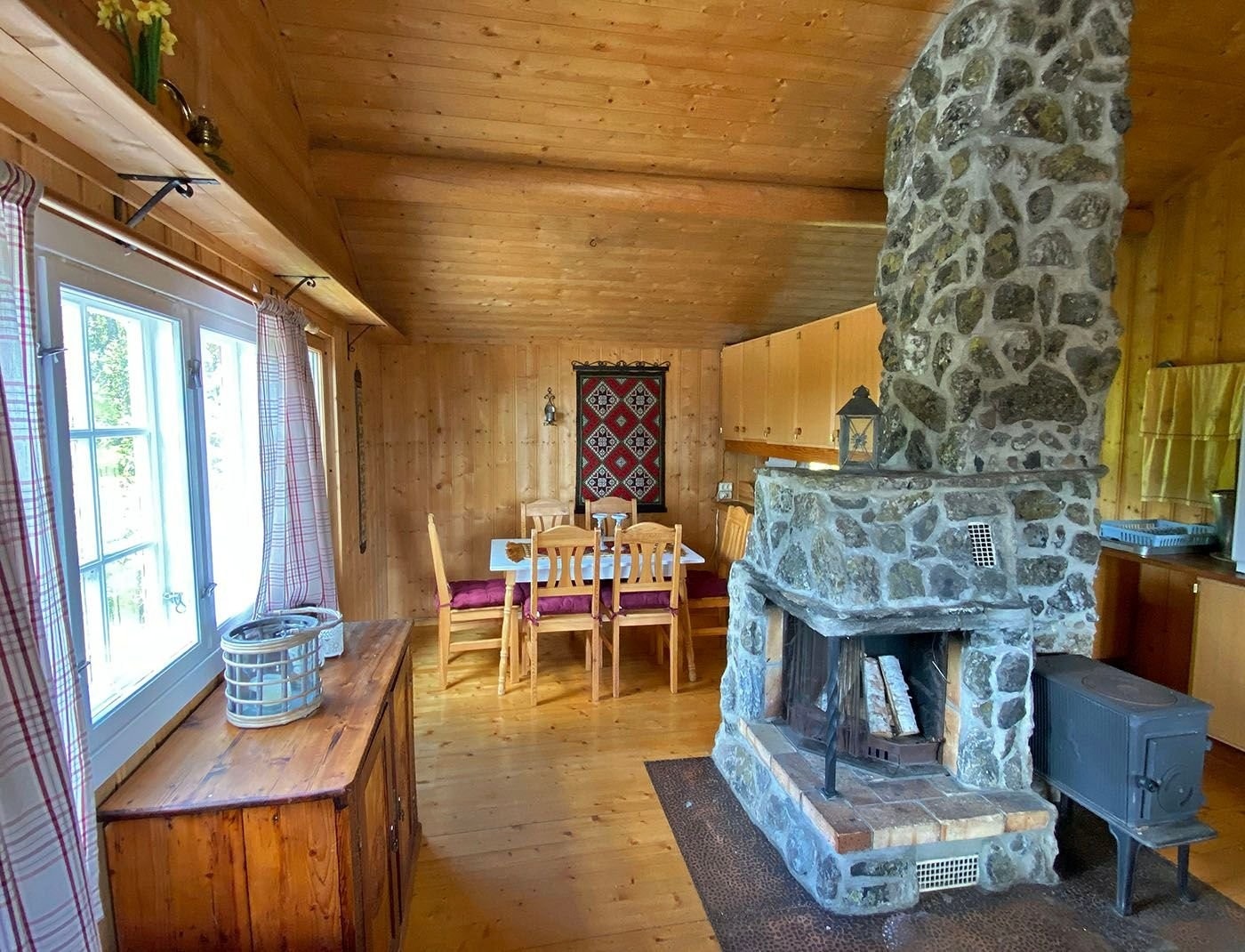 Stue og peis (bilde tatt mot nord) Galleribilde