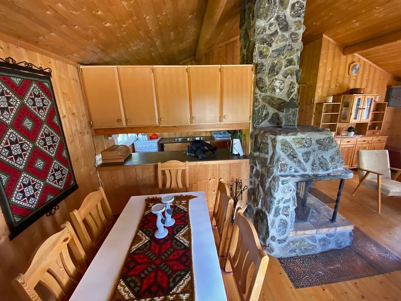 Stue og kjøkken (bilde tatt mot øst) Galleribilde