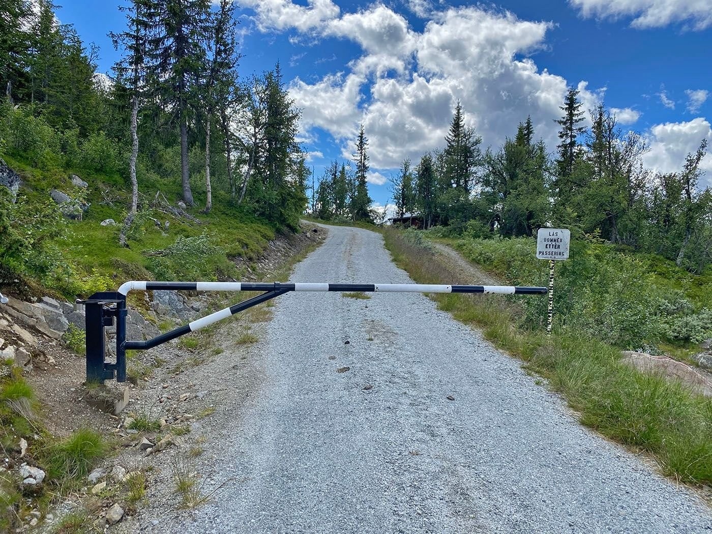 Bom med nøkkel ca 100 m fra hytta Galleribilde