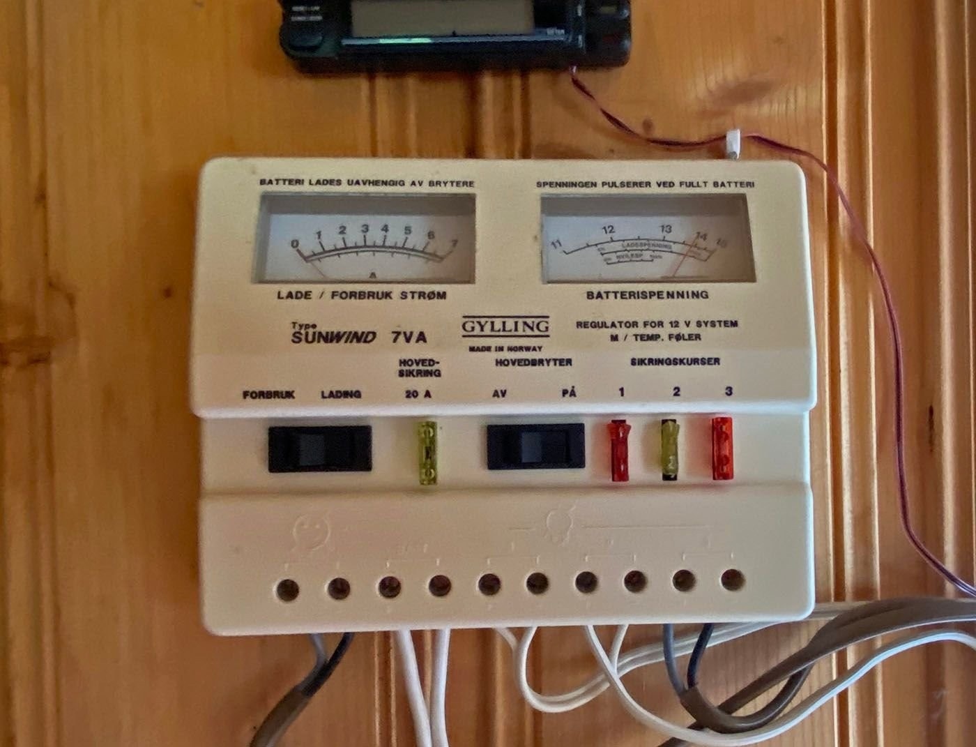 Lade elektronikk for solcelle panel. Galleribilde