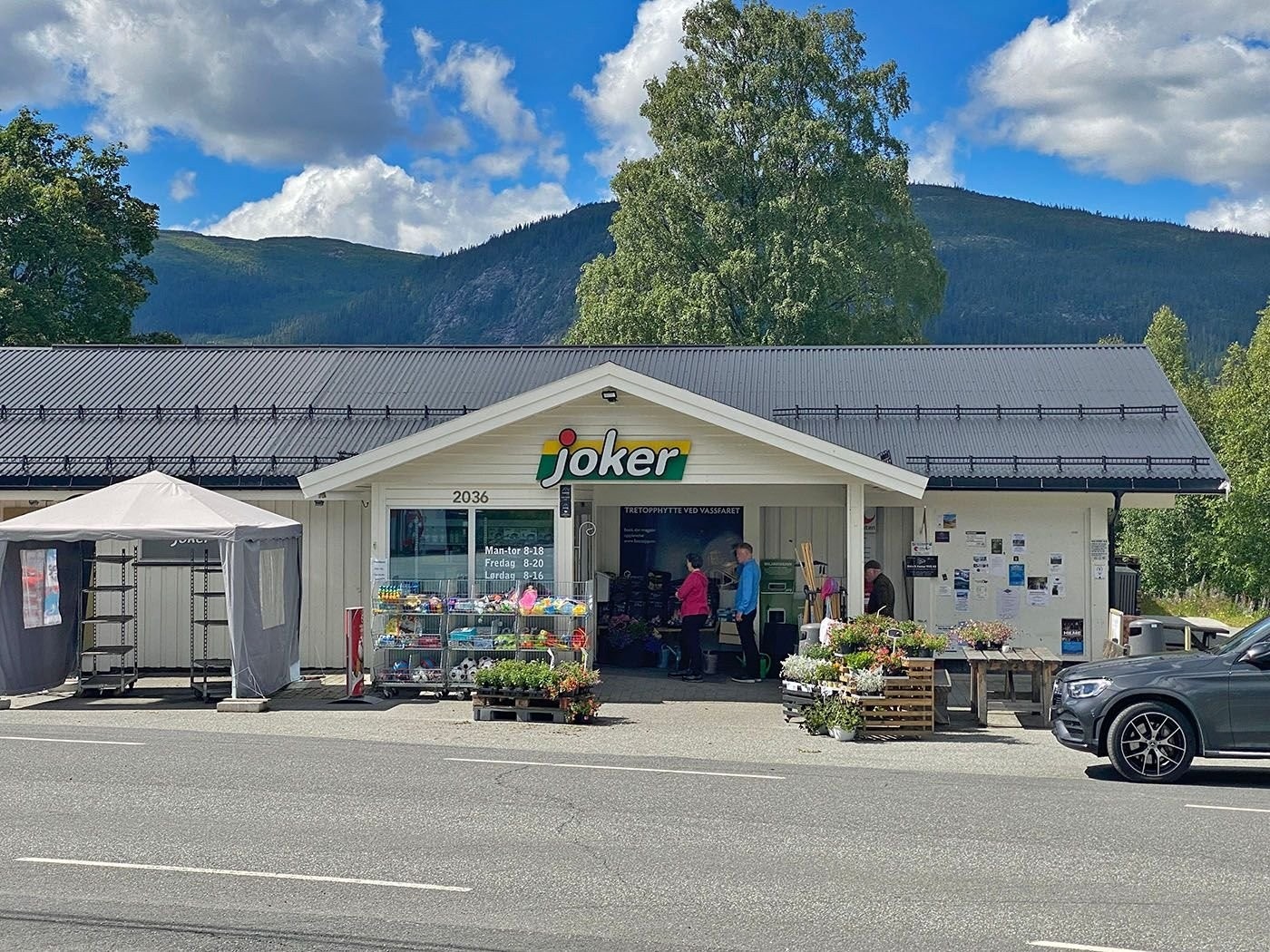 Nærbutikken. ca. 15 min fra hytta med bil. Galleribilde