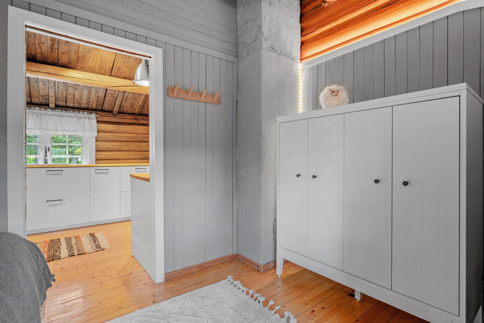 Soverommet har god plass til garderobeskap og oppbevaring. Galleribilde