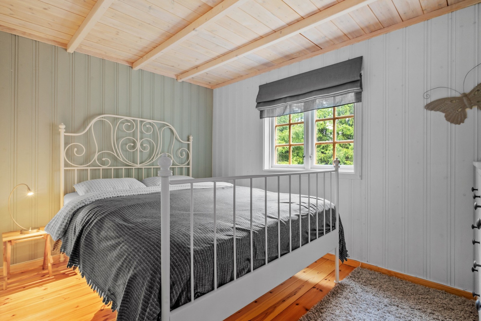 Soverom 2 er på ca. 7,5 kvm. Galleribilde