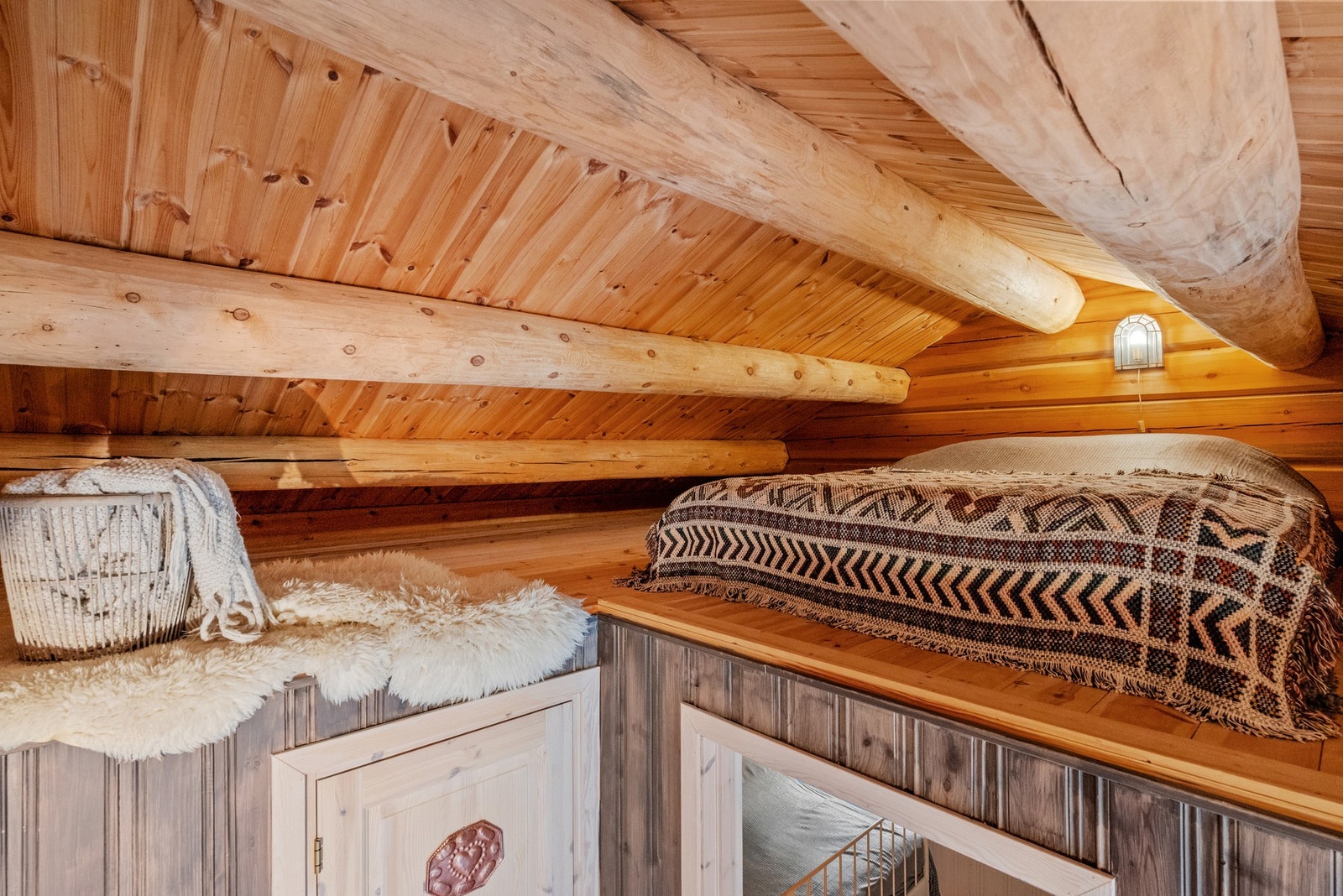 Fra gangen er det også stige opp til hems som fungerer godt som ekstra soveplasser ved behov, eller lagringsplass. Galleribilde