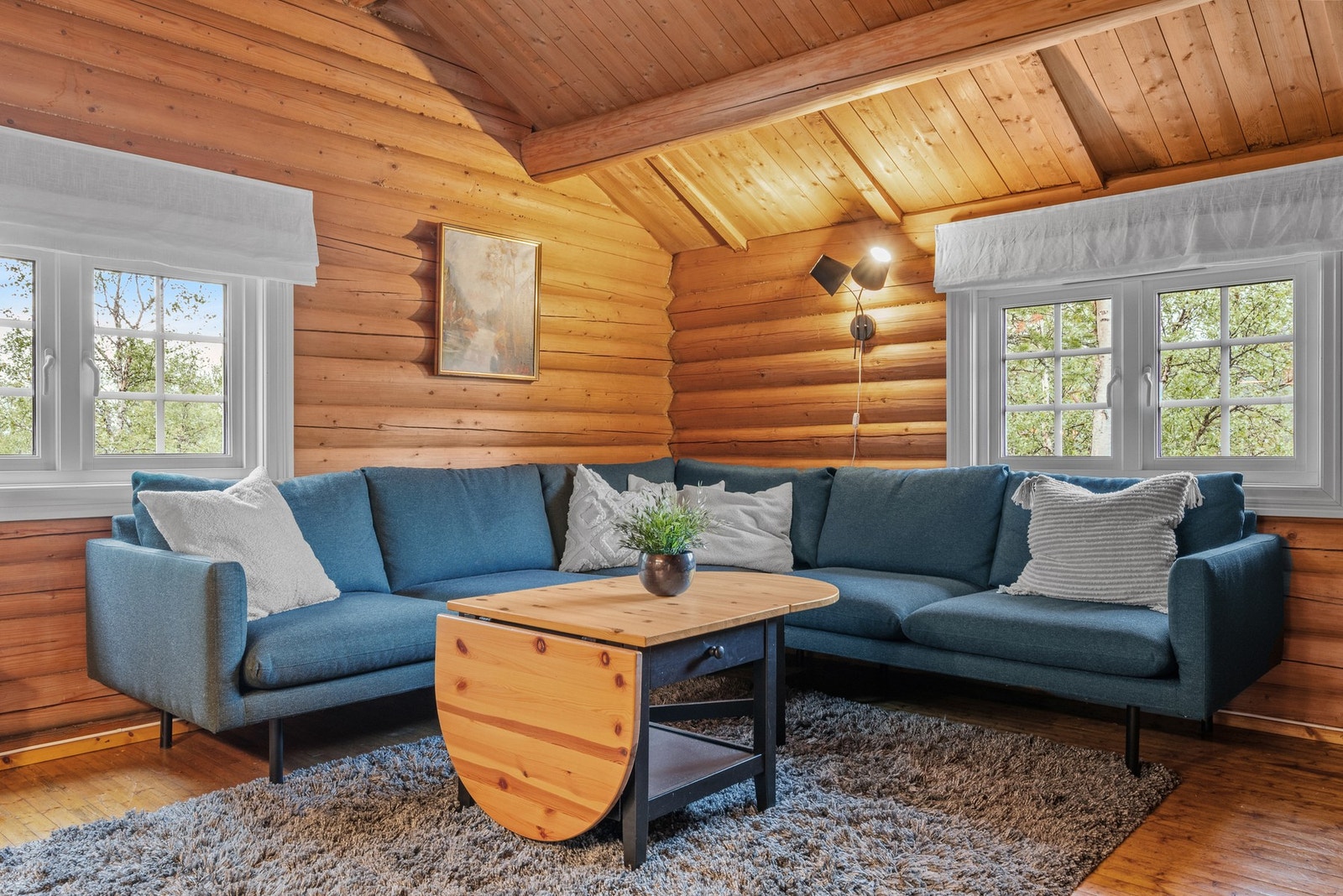 Stua har godt med plass til hele familien og venner. Galleribilde