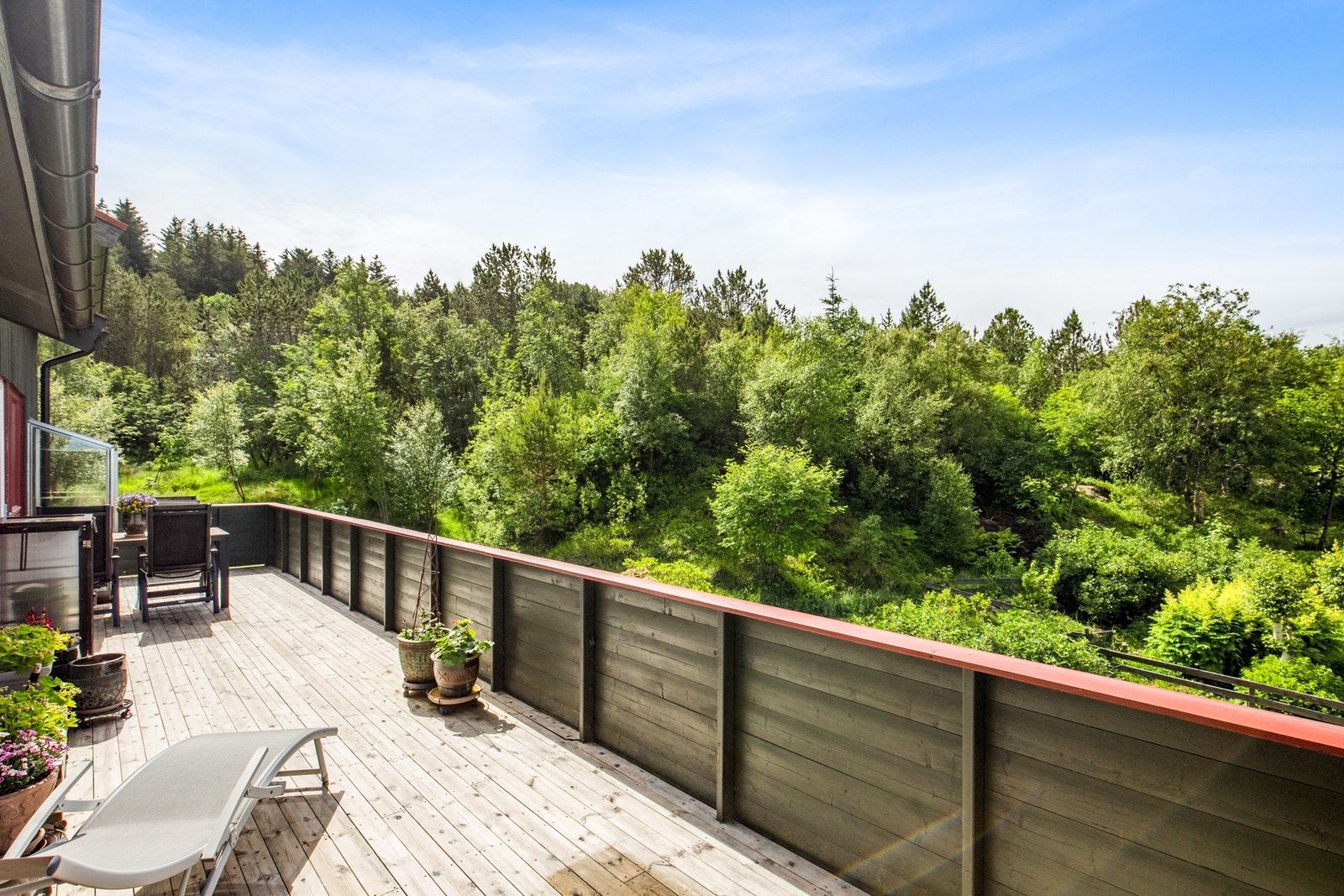 Boligen ble oppført i 1975 og tilbygget i 2002 Galleribilde