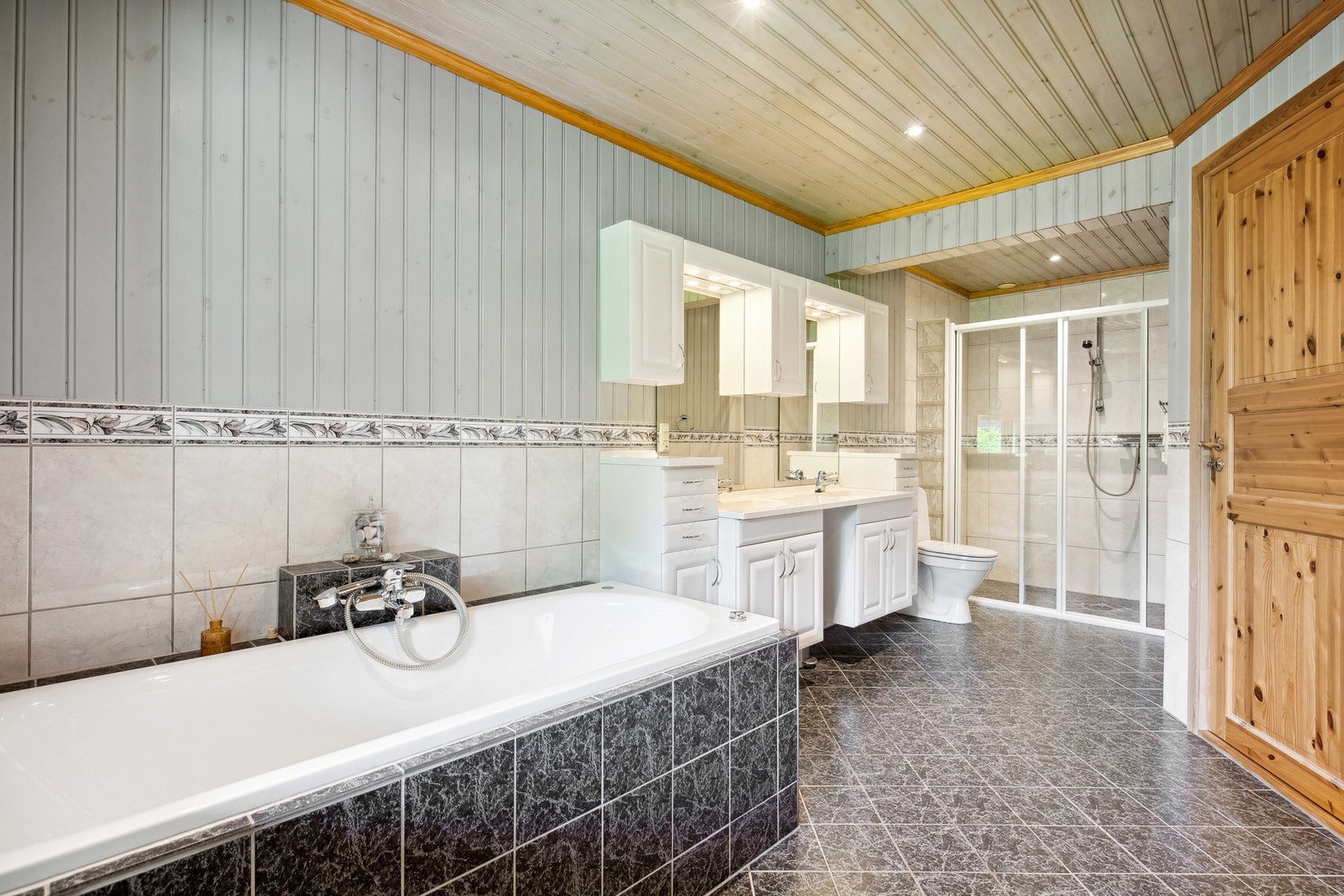 Hovedbad i 1. etasje Galleribilde