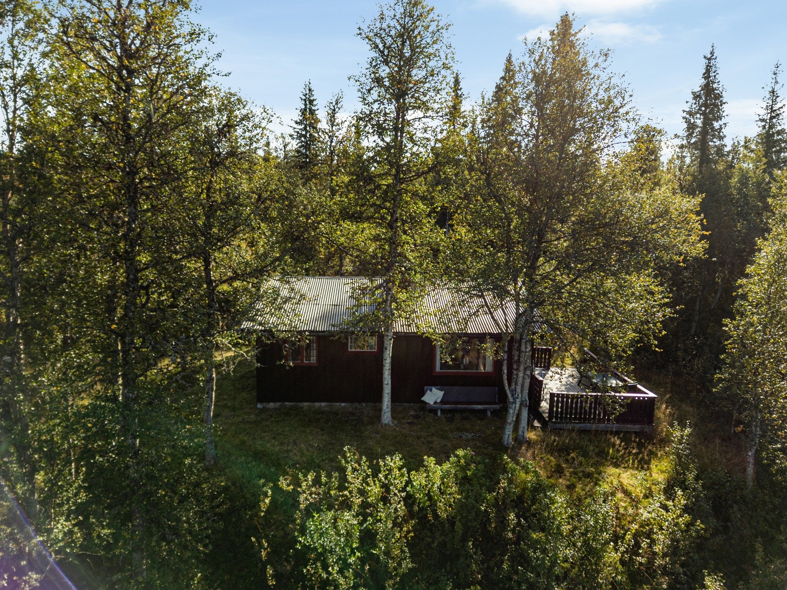 Dette er en koselig og tradisjonell hytte beliggende på ca. 780 moh i naturskjønne Synnfjell. Galleribilde