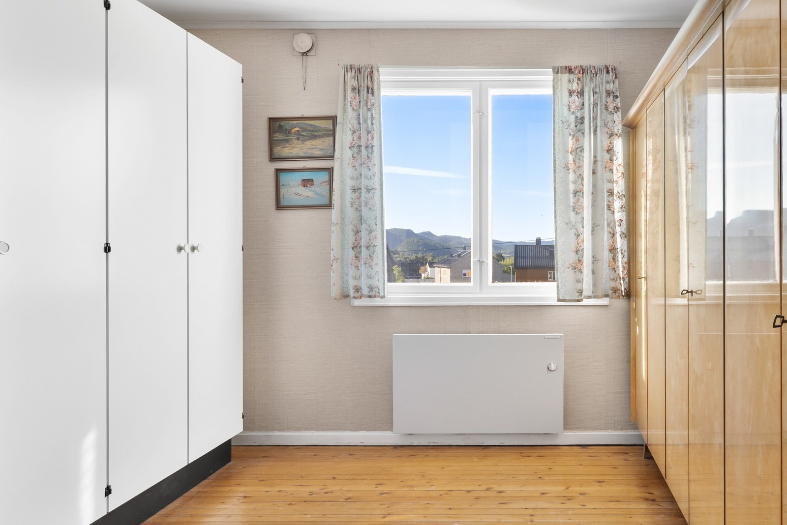 Det er 2 soverom i leiligheten Galleribilde