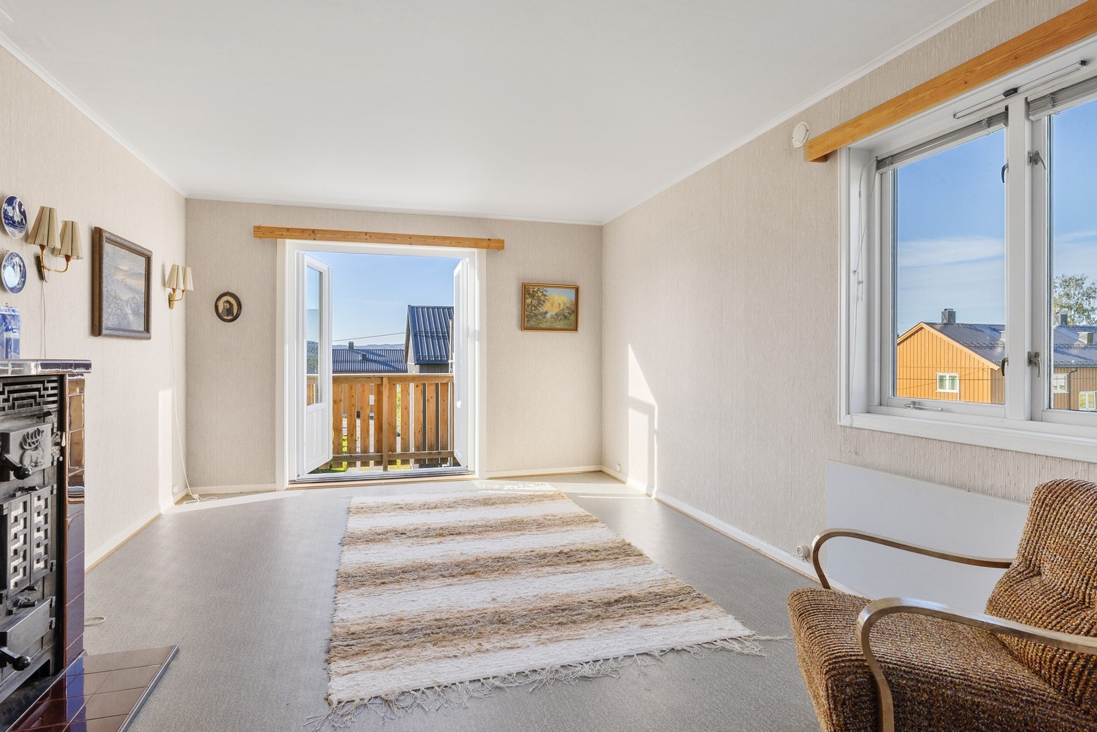 Leiligheten har eldre og umoderne standard, og fremstår som et helhetlig oppussingsobjekt Galleribilde