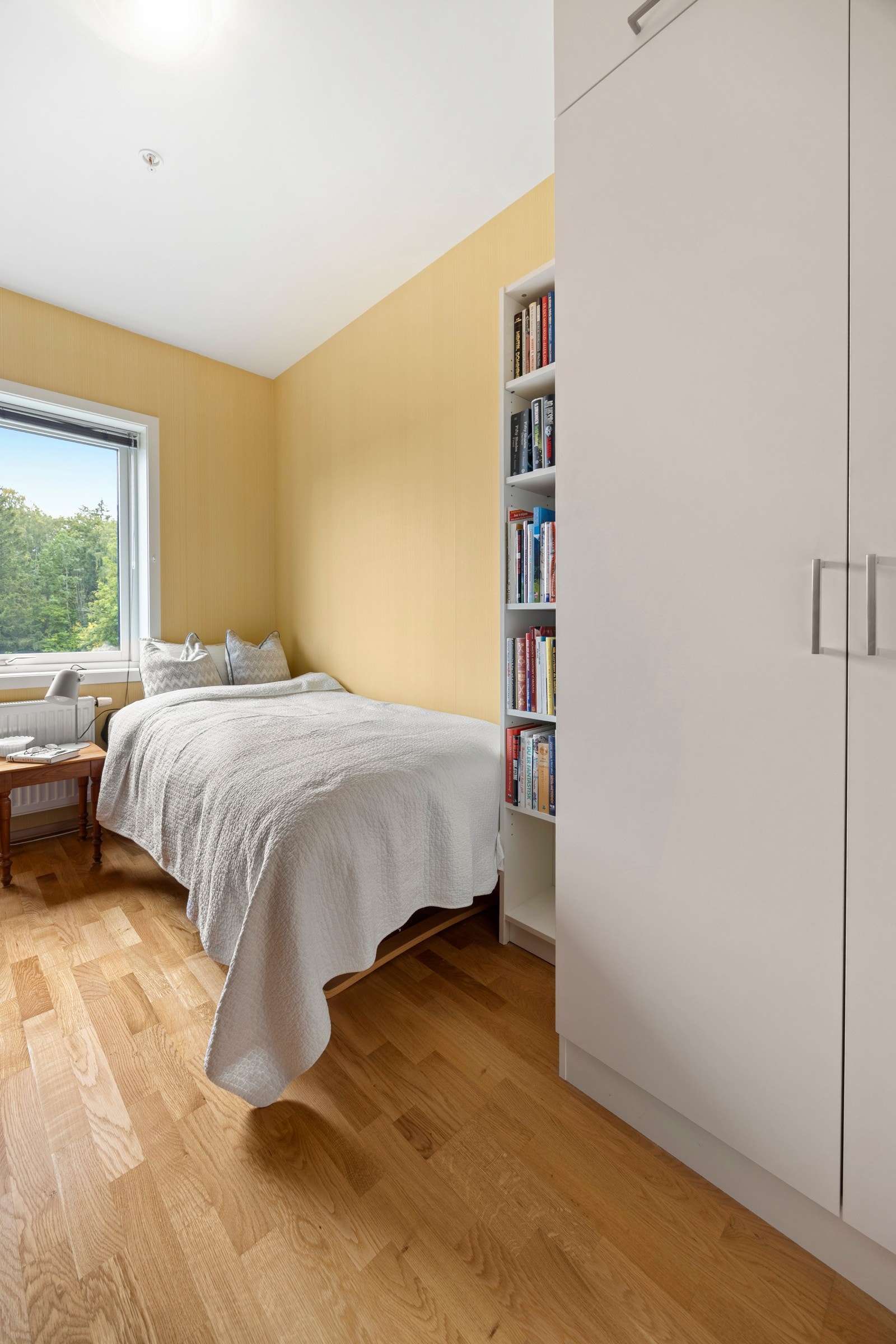 Soverom 2 med garderobe Galleribilde