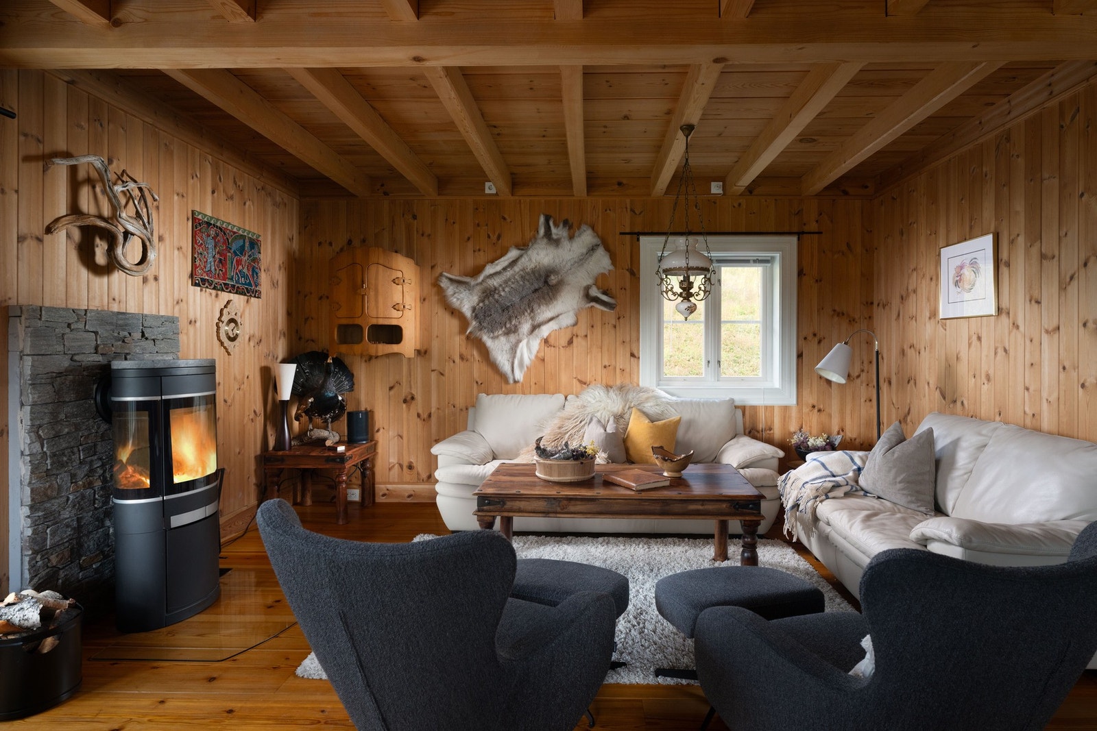 Peisen varmer godt på kalde vinterdager Galleribilde